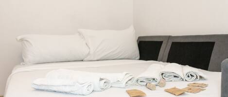 1 slaapkamer, een strijkplank/strijkijzer, gratis wifi, beddengoed