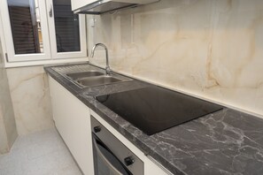 Fridge, oven, stovetop, coffee/tea maker - Apartment Colli [3m Metro] (Roma)