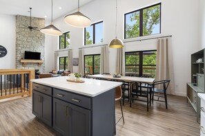 Dining - Luxury Modern Retreat on Taneycomo On-Suite Bathrooms Hot Tub Outdoor Pool  (Branson)