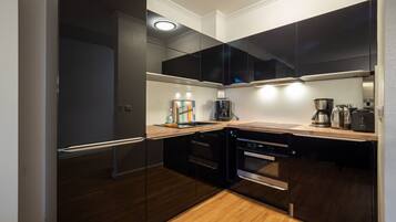 Kühlschrank, Mikrowelle, Ofen, Geschirrspüler