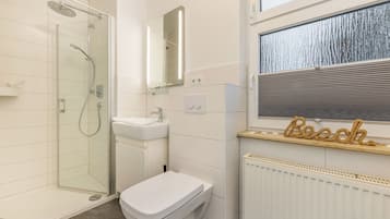 Dusche, Haartrockner, Handtücher