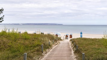 På stranden
