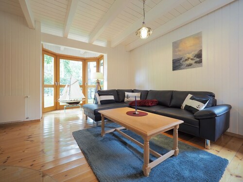 Ferienhaus Marius mit Drei Schlafzimmern, Einem Großzügigen Wohnzimmer und Zwei Bädern. Zwei Stellplätze und Zugang zur Hauseigenen Sauna Sind Inkl