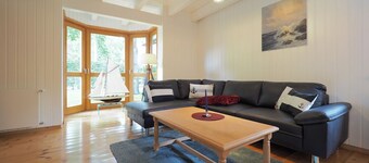 Ferienhaus Marius mit Drei Schlafzimmern, Einem Großzügigen Wohnzimmer und Zwei Bädern. Zwei Stellplätze und Zugang zur Hauseigenen Sauna Sind Inkl