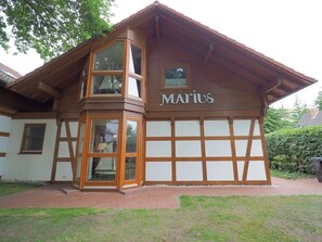 Exterior detail - Ferienhaus Marius mit Drei Schlafzimmern, Einem Großzügigen Wohnzimmer und Zwei Bädern. Zwei Stellplätze und Zugang zur Hauseigenen Sauna Sind Inkl (Ostseebad Binz)