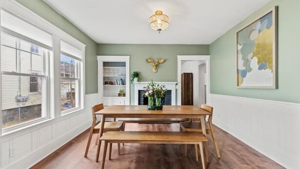 Dining - New England Charm, Portland - Parking included (Portland)
