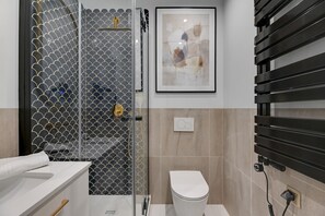 Studio | Bathroom | Shower, rainfall showerhead, hair dryer, towels