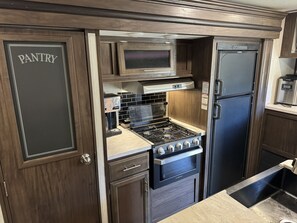 Mikroaaltouuni, uuni, liesi