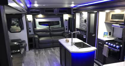 26FT CAMPER IN THE BEST FISHING/HUNTING SECRET IN SC