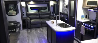 26FT CAMPER IN THE BEST FISHING/HUNTING SECRET IN SC