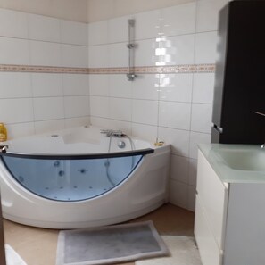 Shower, hair dryer, towels, soap - Loue Maison , Proche Centre Bretignolles sur mer et 1km3 Env. mer (Bretignolles-sur-Mer)