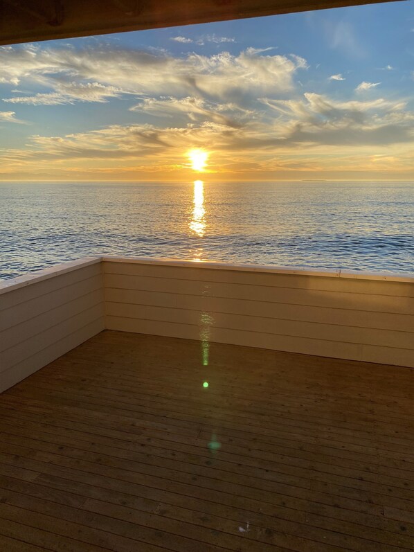 Property grounds - Waterfront property right at the beach
(Oak Harbor)