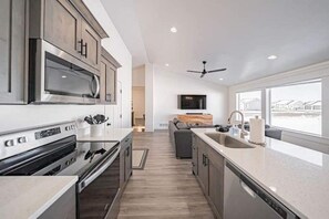 Paper towels - Peaceful Barcelona Family Retreat – Quiet Comfort in a Safe Neighborhood  (Ammon)