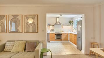 Smart TV, stereo, offices