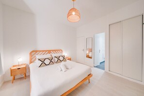 1 slaapkamer, een strijkplank/strijkijzer, gratis wifi, beddengoed