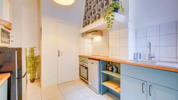 Réfrigérateur, micro-ondes, four, lave-vaisselle