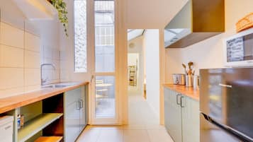 Réfrigérateur, micro-ondes, four, lave-vaisselle