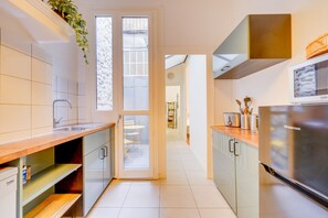 Kühlschrank, Mikrowelle, Ofen, Geschirrspüler