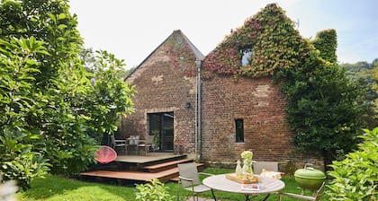 Historischer Schleifkotten in Romantischem Flusstal