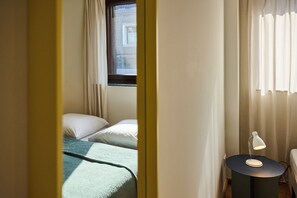 2 bedrooms, desk, travel cot, WiFi
