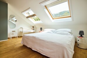 2 Schlafzimmer, Schreibtisch, Reisekinderbett, WLAN