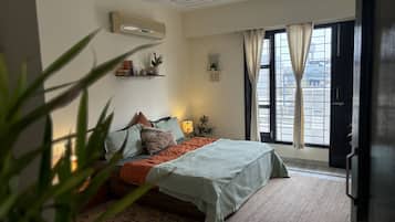 1 bedroom, iron/ironing board, WiFi, bed sheets
