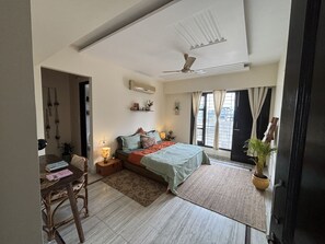 1 bedroom, iron/ironing board, WiFi, bed sheets - Cozy Boho retreat w/living room, terrace, balcony and private entrace. (Sahibzada Ajit Singh Nagar)