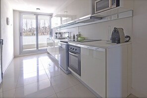 Family Apartment, Sea View | Private kitchen | Fridge, microwave, oven, coffee/tea maker