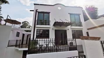 Habitación, 1 habitación, balcón, vista a la ciudad | Exterior