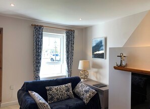 Bayview Holiday Home No. 14 | Living area - Bayview Holiday Home (Dunmore East)