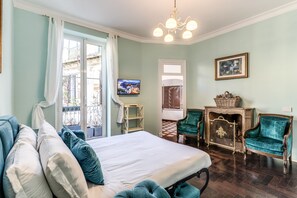 4 bedrooms, desk, iron/ironing board, travel cot - Barberini Luxury Apartment (Roma)