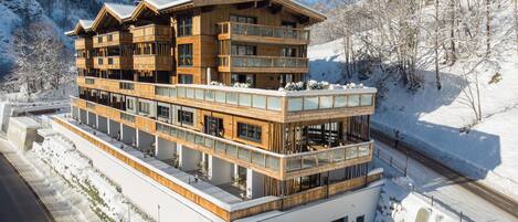 Vista frontal de la propiedad