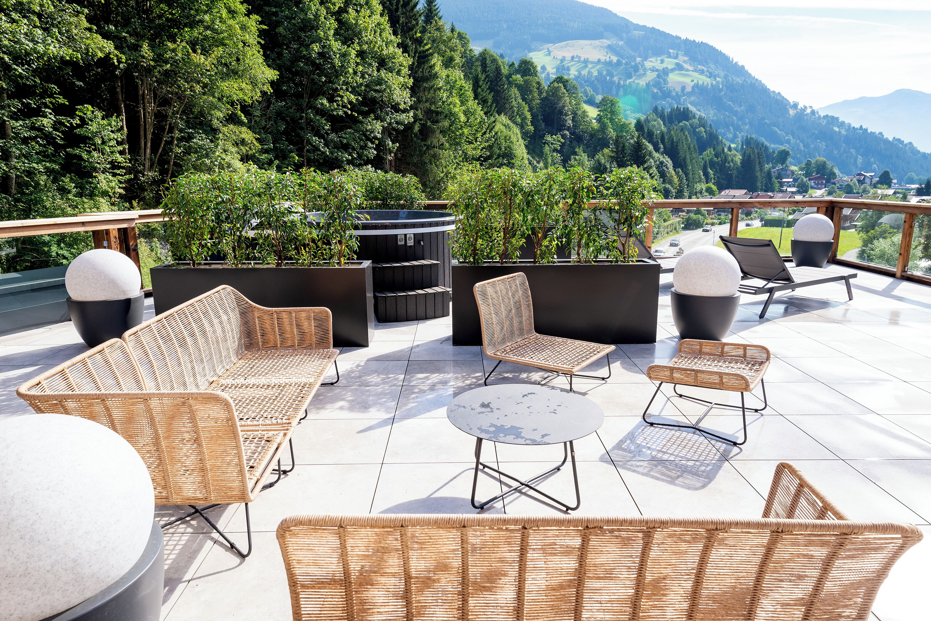 คอมฟอร์ทอพาร์ทเมนท์ (Top 4) | ลานระเบียง/นอกชาน