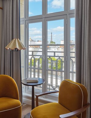 La Chambre - Eiffel Tower View | City view