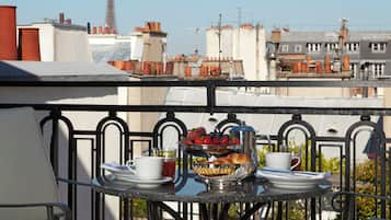 Daily continental breakfast (EUR 27 per person)