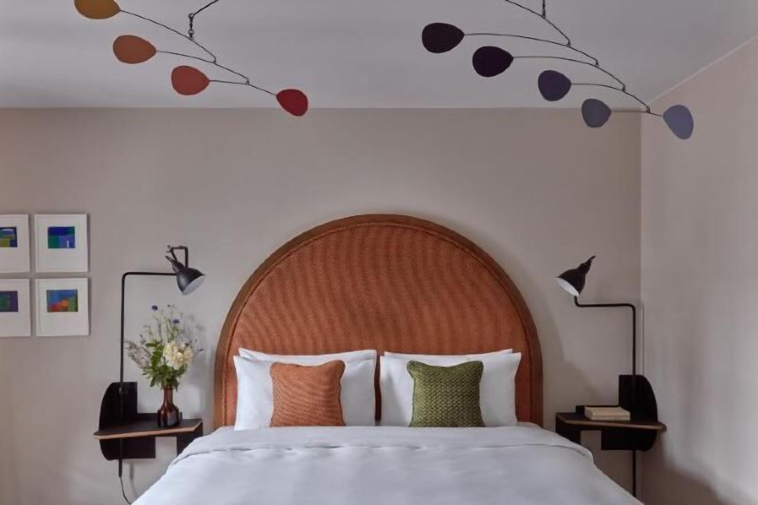 Premium bedding, in-room safe, soundproofing, free WiFi