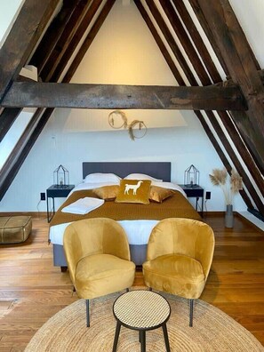 1 dormitori, planxa i posts de planxar, un bressol de viatge i wifi 