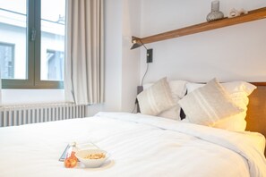 2 bedrooms, travel crib, WiFi, bed sheets