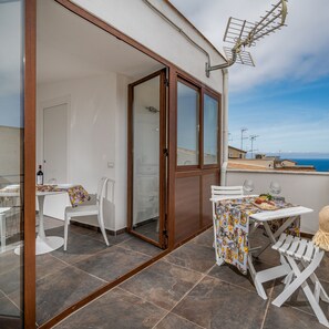 อพาร์ทเมนท์, สูบบุหรี่ได้ | 2 ห้องนอน