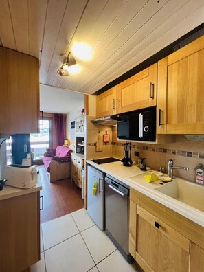 Réfrigérateur, micro-ondes, four, lave-vaisselle