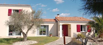 Villa Avec Piscine Chauffée a la Campagne