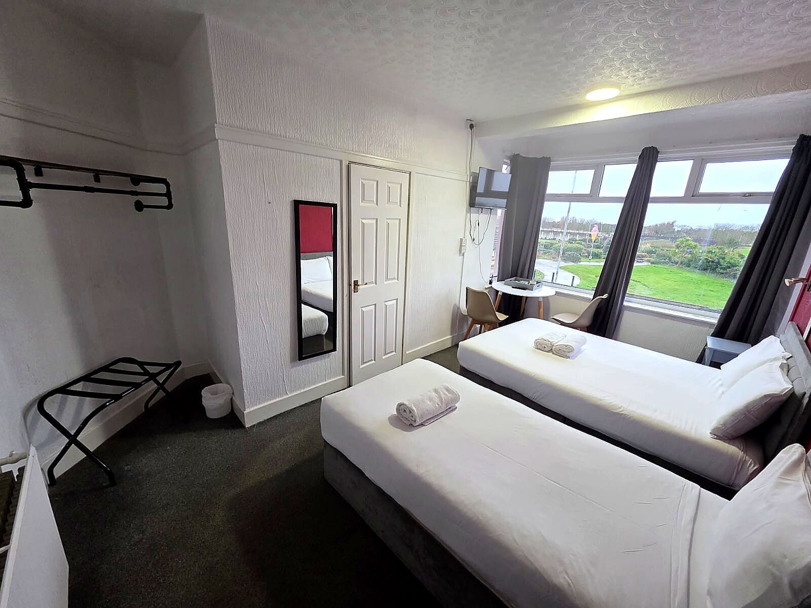 デラックス トリプルルーム エンスイート シービュー | WiFi (無料)