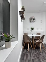 Apartment, Private Bathroom (Two Bedroom) | Dining