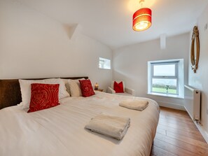 4 bedrooms, WiFi, bed sheets