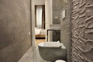 Quarto casal clássico | Banheiro | Produtos de toalete grátis, chinelos