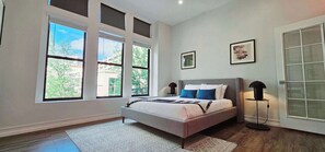 1 bedroom, iron/ironing board, travel cot, WiFi - Walk to Everything From The Lofts Suite 202 (West Palm Beach)