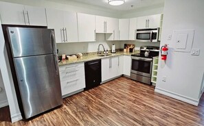 Fridge, microwave, oven, stovetop - Walk to Everything From The Lofts Suite 502 (West Palm Beach)