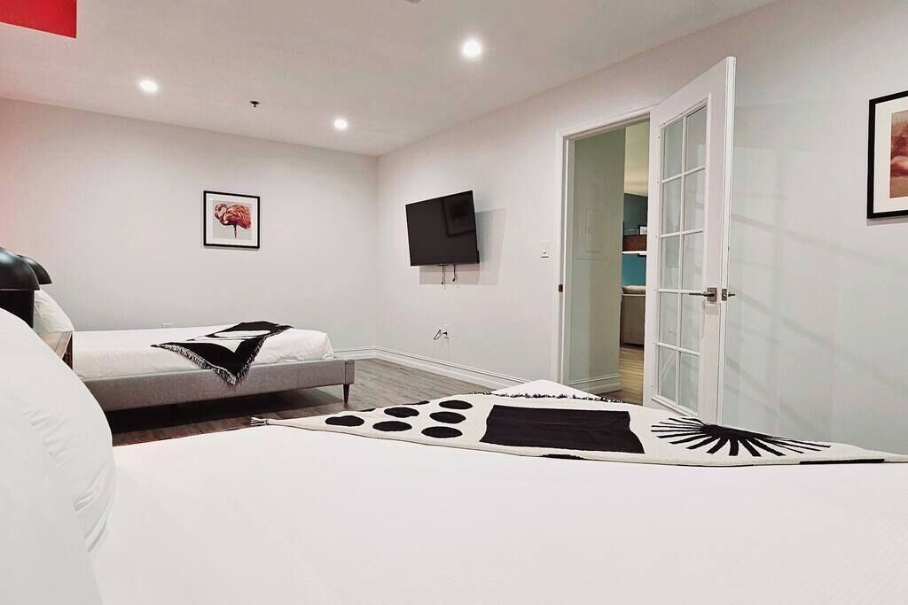 1 slaapkamer, een strijkplank/strijkijzer, wifi, beddengoed