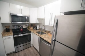 Microwave, oven, stovetop, dishwasher - Walk to Everything From The Lofts Suite 506 (West Palm Beach)