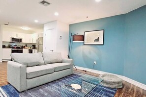 TV - Walk to Everything From The Lofts Suite 206 (West Palm Beach)